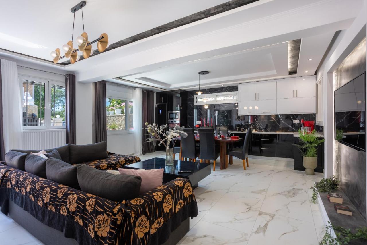 Nina's Luxury Virós