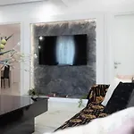 Nina\'S Luxury Apartments