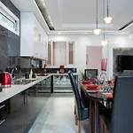 Nina\'S Luxury Apartments